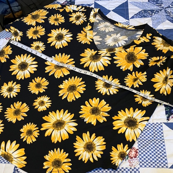 SHEIN Black and Yellow Floral Short Sleeve Tee - Picture 3 of 6